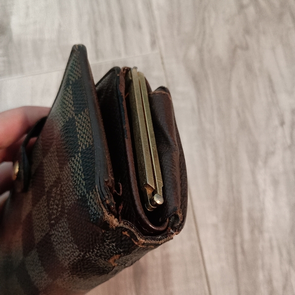 Louis Vuitton Damier Kiss-lock Wallet - Picture 2 of 13